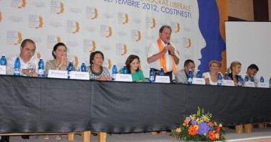 Stire din Politică-Administrație : Liderii PDL "predau" lecții de atacuri dure la adresa USL