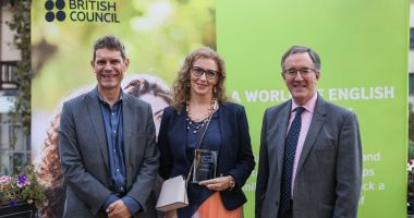 Stire din Cultură-Educație : Școala „Gheorghe Țițeica”, premiată de ambasadorul Marii Britanii la București