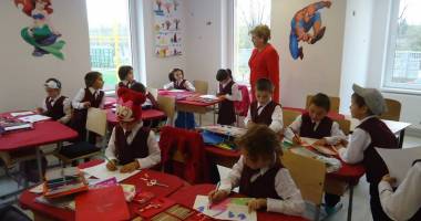 Stire din Cultură-Educație : Elevii din comuna Grădina au primit uniforme