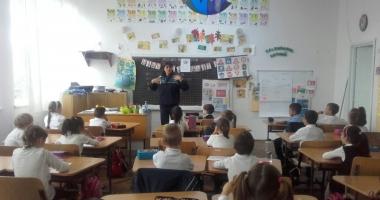 Stire din Social : Elevii constănțeni, față în față cu polițiștii!