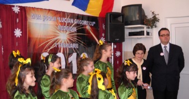 Stire din Cultură-Educație : Majoratul Școlii "Lucian Grigorescu" din Medgidia