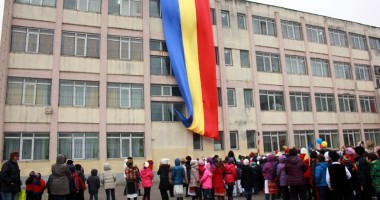 Școala "Nicolae Tonitza" a sărbătorit Unirea cu un record - 2