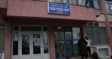 Stire din Cultură-Educație : Profesoara de istorie, bătută de părinții unei eleve!