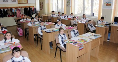 Stire din Cultură-Educație : Goana după clasa I, faza a doua: 3.000 de locuri au rămas neocupate