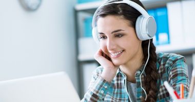 Stire din Cultură-Educație : Școala în pandemia Covid-19. Cât de pregătiți sunt profesorii pentru "revoluția" online