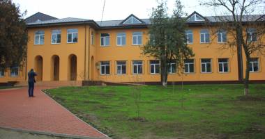 Cadou de Anul Nou de la primar pentru elevii din Poarta Albă: o școală nouă - 3