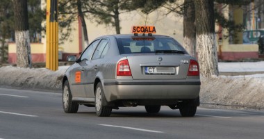 Stire din Economie : Prevederi imposibile și multe nemulțumiri în noua lege a școlilor de șoferi