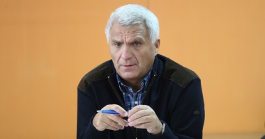 Stire din Eveniment : Șeful Serviciului Înmatriculări Auto, Romeo Tecău, a ieșit la pensie