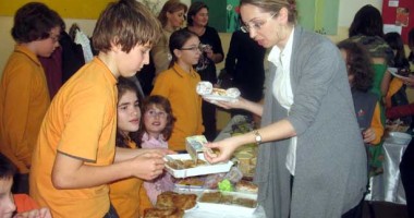 Stire din Cultură-Educație : Festivalul Toamnei la Școala Spectrum