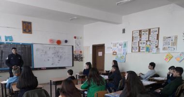 "Școala ta în siguranță!". Elevii constănțeni, față în față cu jandarmii - 2
