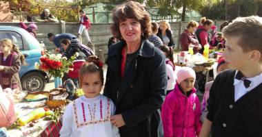 Stire din Cultură-Educație : Elevii din Poarta Albă au sărbătorit culorile toamnei