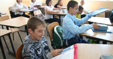 Stire din Cultură-Educație : Controale în școlile și grădinițele constănțene. În ce condiții învață copiii