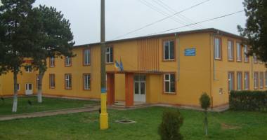 Stire din Cultură-Educație : Școală din Valu  lui Traian, printre "norocoasele" județului