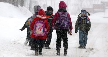 Stire din Cultură-Educație : Oficial de la Ministerul Educației despre suspendarea cursurilor școlare, luni, 27 noiembrie 2023