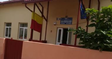 Stire din Cultură-Educație : Școli constănțene ca-n Evul Mediu. "Nu avem toaletă, nici măcar apă curentă!"