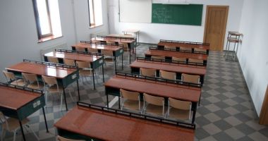 Stire din Cultură-Educație : Mai multe școli riscă să fie închise!
