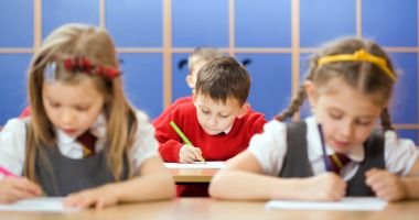 Stire din Cultură-Educație : Andronescu: Clasa pregătitoare devine Clasa I și se propun două Evaluări Naționale. Clasa a IX-a trece la gimnaziu