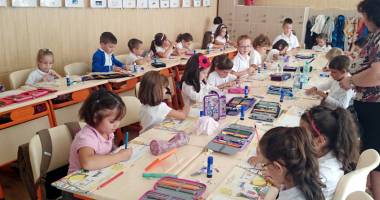 Stire din Cultură-Educație : Școlile constănțene își deschid porțile pentru viitorii "boboci"