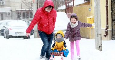 Stire din Social : Școlile și grădinițele rămân închise și astăzi