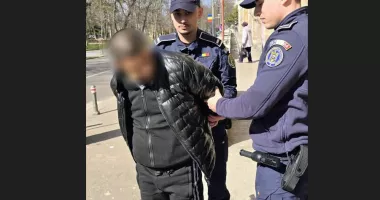 Stire din Eveniment : Tiktokerul Mogoșu din Constanța, prins de polițiști după ce a ieșit „la plimbare” cu brățara de monitorizare activă