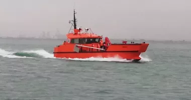Stire din Eveniment : Autoritățile reiau operațiunile de recuperare a marinarilor de pe remorcherul Astana