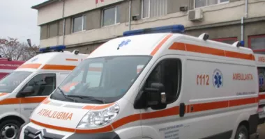 Stire din Eveniment : Accident rutier la Școala 8. Două persoane rănite, transportate la spital