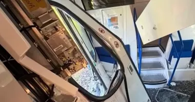 Stire din Actualitate : Tren de mare viteză deraiat după ce a lovit un camion al armatei. Zeci de răniți și un mort