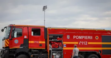Stire din Eveniment : Incendiu puternic în Sectorul 5 al Capitalei. Două locuințe afectate, intervenție amplă a pompierilor