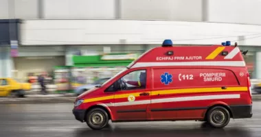 Stire din Eveniment : Intervenție a echipajelor medicale într-un mall. Agent de pază de 59 de ani nu a mai putut fi salvat după o cădere