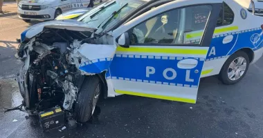 Stire din Eveniment : Urmărire ca în filme. Un șofer beat a lovit o mașină de poliție și a fost prins după o intervenție în forță