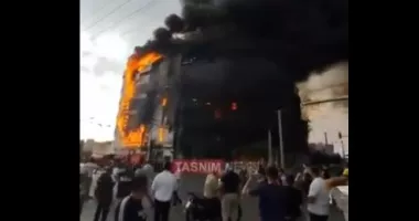 Stire din Actualitate : Incendiu devastator într-un centru comercial. Cel puțin zece morți și zeci de răniți