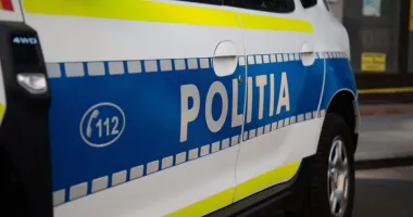 Stire din Eveniment : Un adolescent de 17 ani este acuzat că a lovit fără motiv un bărbat pe stradă, în fața prietenilor săi