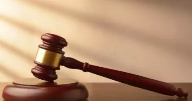 Stire din Actualitate : O mamă, dată afară după 30 de minute de somn la serviciu. Firma trebuie acum să plătească zeci de mii de euro