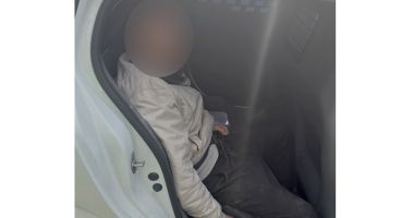 Prins în flagrant când vandaliza ceasul din Parcul Tomis II. Primăria Constanța face un apel către cetățeni - 2