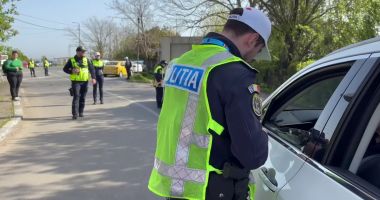 Stire din Eveniment : Polițiștii constănțeni și Garda de Coastă desfășoară ample activități de control, la Vama Veche!