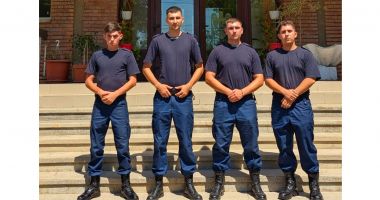 Stire din Eveniment : Forțe noi în echipa Grupării de Jandarmi Mobilă „Tomis”. Patru elevi au început stagiul de practică