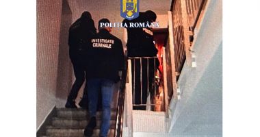 Stire din Eveniment : Doi hoți din municipiul Constanța au fost prinși de autorități. Au furat mai multe bunuri din mașini