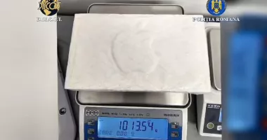 Stire din Eveniment : Dosar de trafic de droguri cu ramificații în Constanța. Un kilogram de cocaină a fost confiscat
