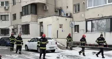 Stire din Eveniment : Moarte suspectă în Constanța. Bărbat de 78 de ani, găsit decedat pe acoperișul scării de bloc
