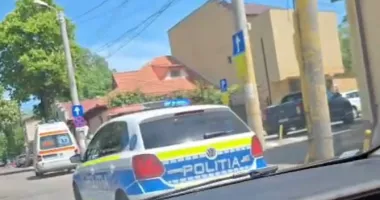 Stire din Eveniment : UPDATE Accident rutier într-o intersecție din cartierul Tomis II. Două mașini sunt implicate