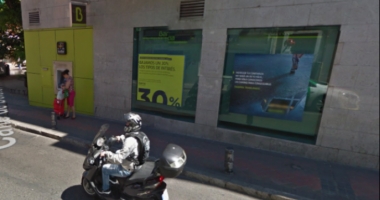 Stire din Actualitate : Luare de ostatici la Madrid - un bărbat înarmat a vrut să jefuiască o bancă. Suspectul, ARESTAT