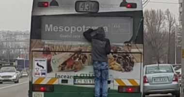 Stire din Eveniment : VIDEO INCREDIBIL! Soluția găsită de un minor pentru a circula cu RATC-ul fără bilet