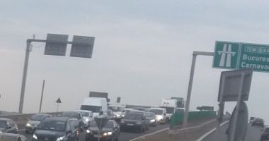 FOTO. COZI INFERNALE! Șoferi, se circulă bară la bară pe noul pod de la Agigea! - 4