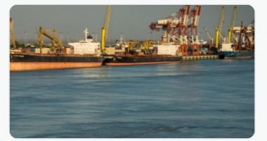 Stire din Actualitate : UN PAS PÂNĂ LA DEZASTRU ECOLOGIC! Un vas care transporta o mie de tone de combustibil s-a scufundat