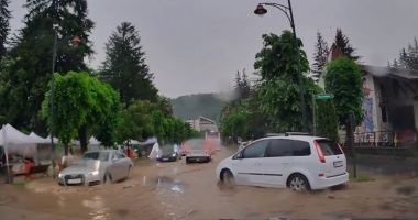 Stire din Social : Rupere de nori pe Valea Prahovei. Mai multe drumuri inundate