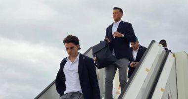 Stire din Actualitate : Avionul cu care echipa națională a României trebuia să se întoarcă din Germania s-a stricat. Guvernul a trimis altă aeronavă