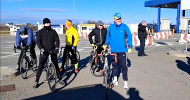 Stire din Actualitate : 100 de bicicliști români și bulgari au celebrat intrarea în Schengen