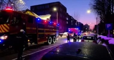 Stire din Eveniment : Explozie puternică, într-un bloc de patru etaje. Două persoane au ajuns la spital