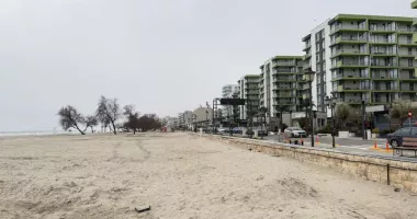 Stire din Social : Licitația plajelor din Năvodari, contestată în instanță. Cererea operatorilor, respinsă