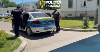 Jaf într-un bar de pe plajă. Doi tineri vor fi aduși în fața instanței